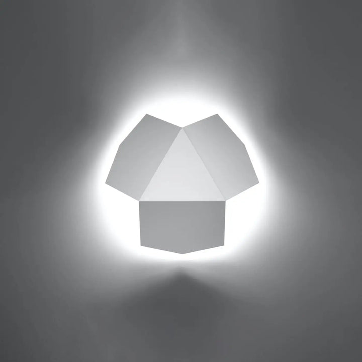 Applique murale intemporelle tre blanc en finition blanche minimaliste avec design original fera anguleux et facetté