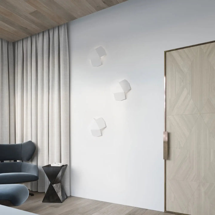 Applique murale tre blanc avec trois lampes murales intemporelles au design original fera minimaliste et angulaire