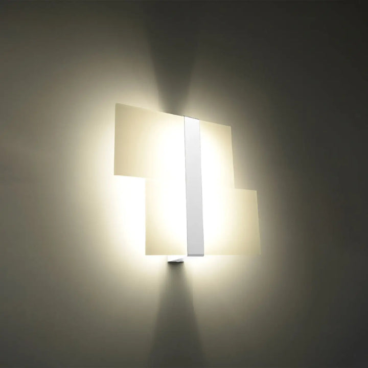 Applique murale massimo blanc met magnifiquement verre blanc met et design intemporel avec panneaux géométriques superposés