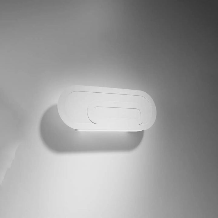 Applique murale originale saccon blanc en design minimaliste ovale avec finition mate pour atmosphère chaleureuse
