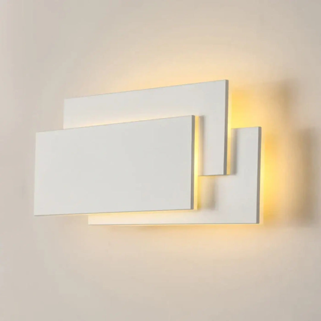Applique murale blanche design sobre et lumineuse