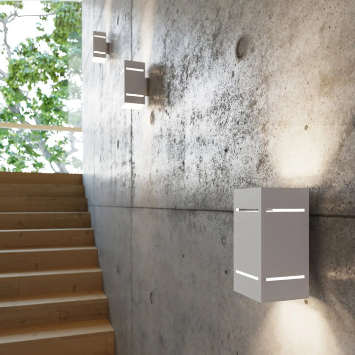 Applique blocco blanche minimaliste avec perforation linéaire et spectacle lumineux de deux bandes led horizontales