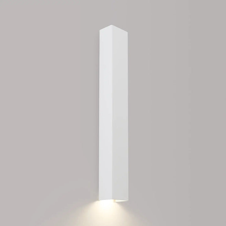 Applique murale freya 60 blanc avec éclairage doux vers le bas design minimaliste compose d’appliques murales minimalistes cinq coloris