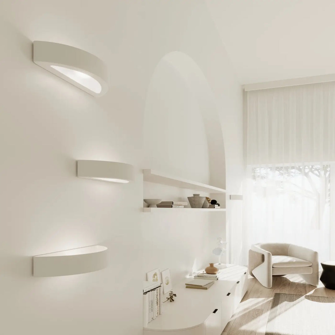 Applique murale atena 30 en céramique blanche avec design moderne et combinaison unique de formes courbes