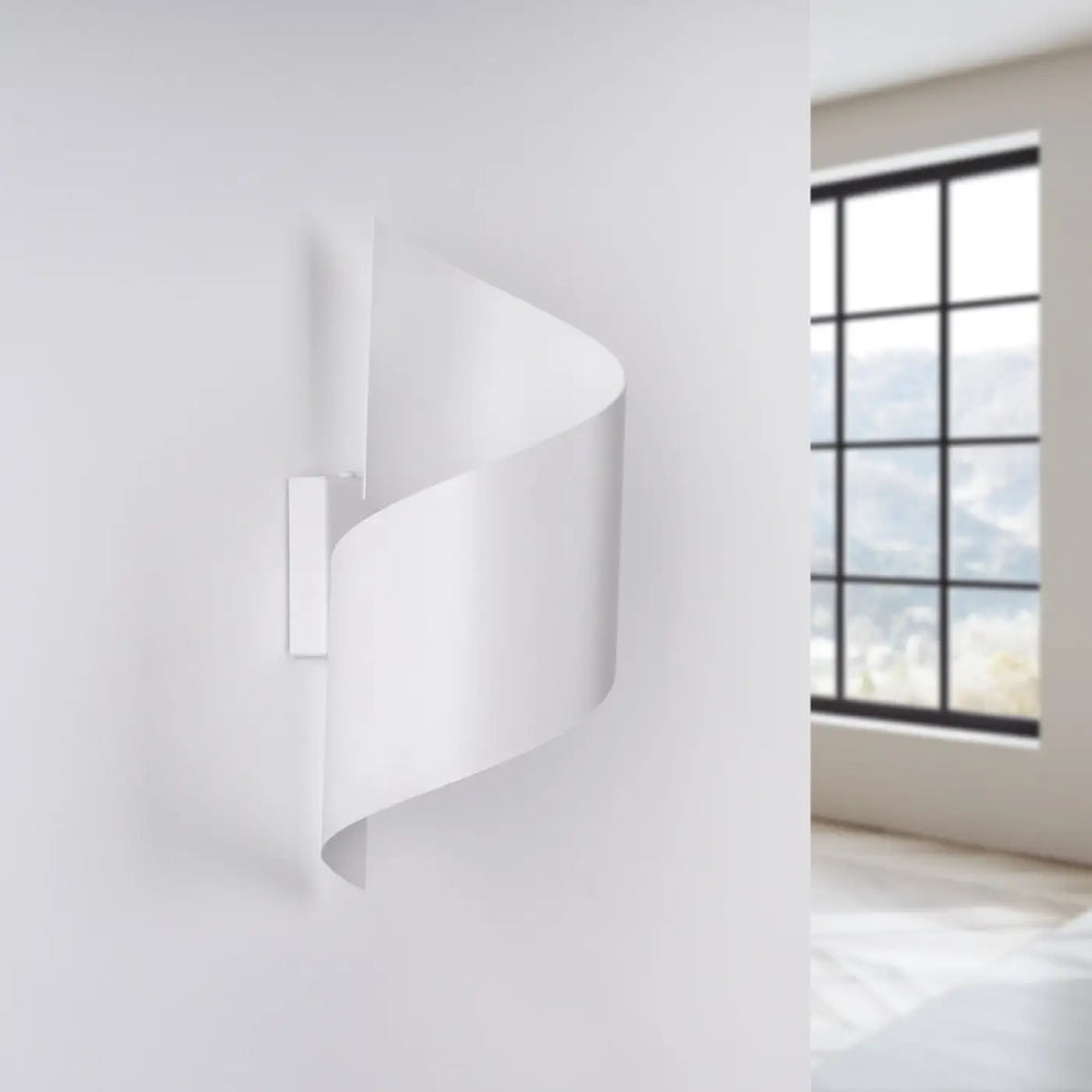 Applique murale lampe talassa blanc avec design minimaliste courbé pour parle à l’imagination et manière à souligner
