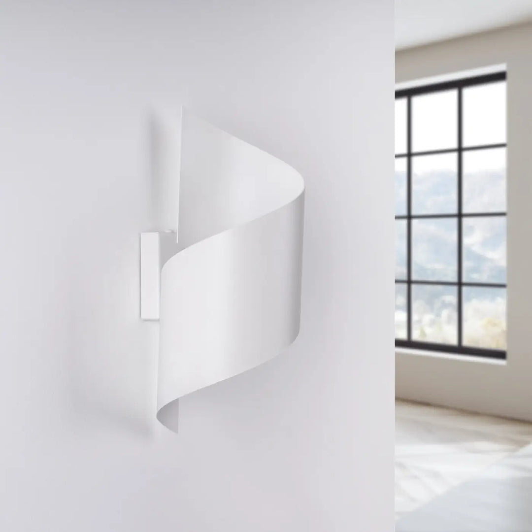 Applique murale lampe talassa blanc avec design minimaliste courbé pour parle à l’imagination et manière à souligner