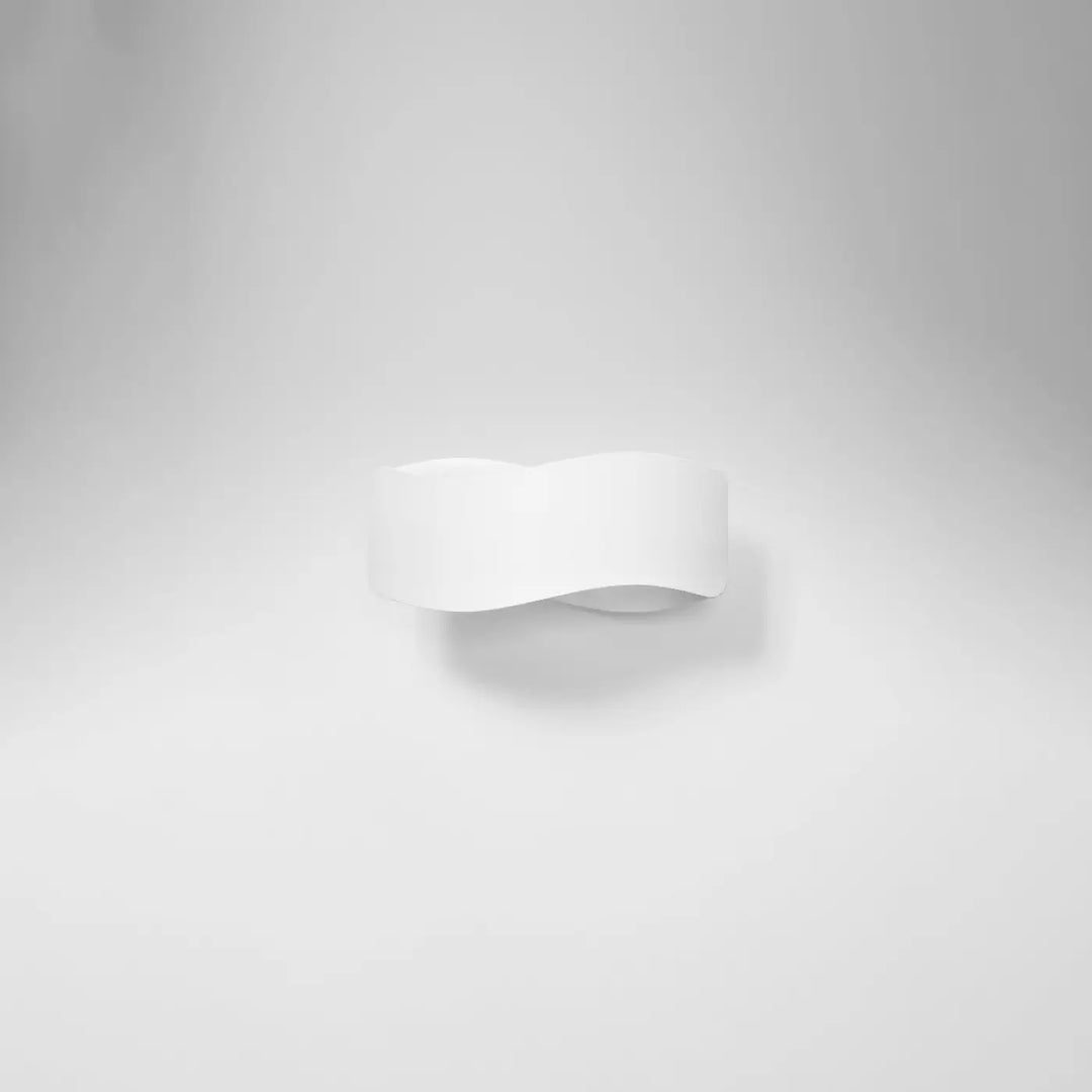 Applique murale tila 30 blanc en céramique avec design original ondulé pour un luminaire intemporel élégant