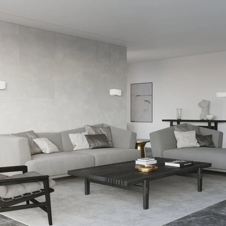 Applique murale tila 40 blanc dans un salon moderne minimaliste avec luminaire tila design original et luminaire intemporel