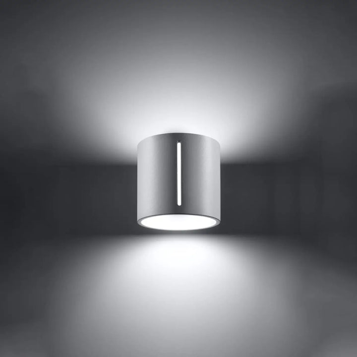 Applique murale inez moderne cylindrique blanc avec perforation linéaire en métal argenté pour plafond