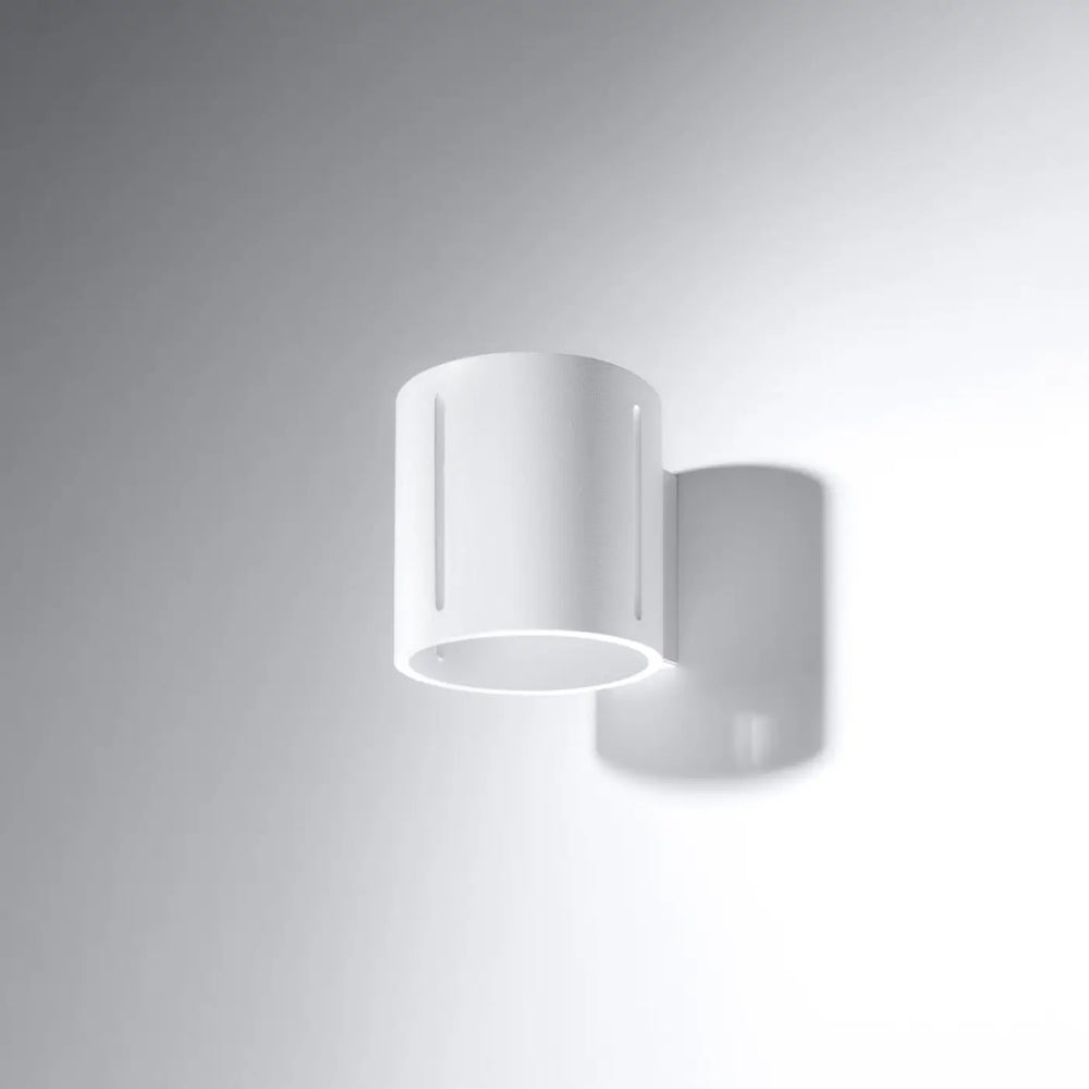Applique murale inez blanche minimaliste avec perforation linéaire verticale pour un éclairage moderne
