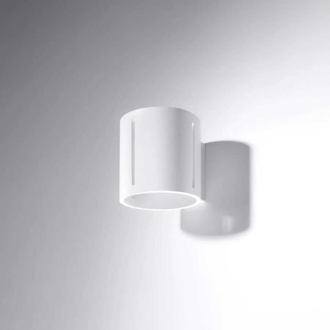 Applique murale inez blanche minimaliste avec perforation linéaire verticale pour un éclairage moderne