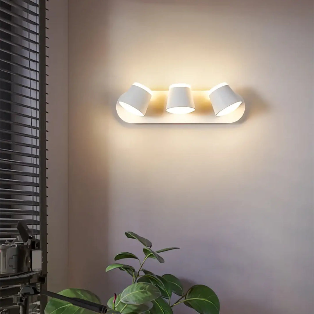 Applique Murale Blanche À Trois Abats Jours Pour Tête De Lit