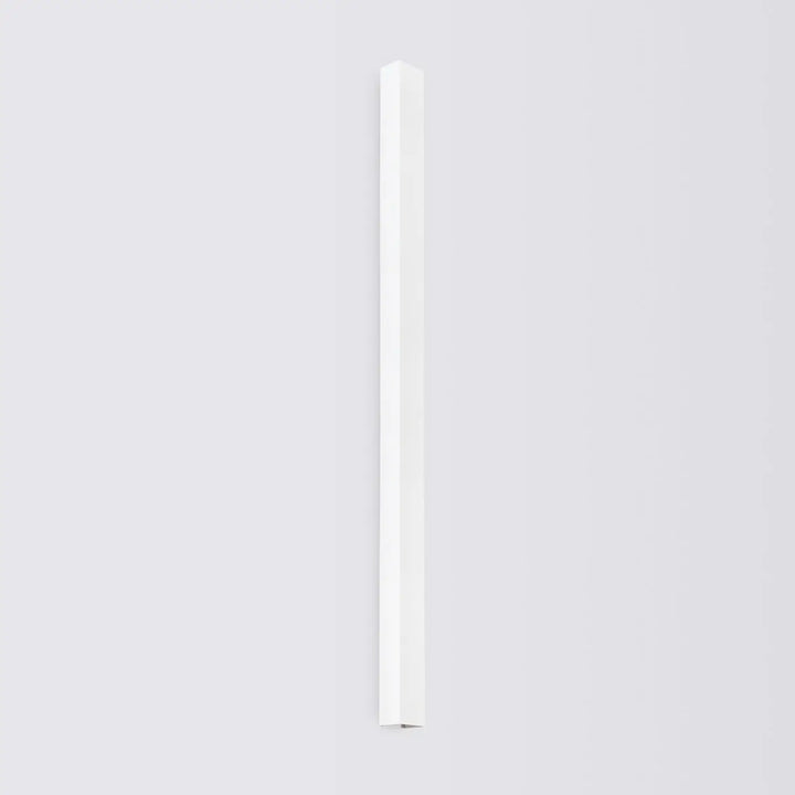 Applique murale freya 150 blanc compose d’appliques murales minimalistes disponibles en cinq coloris avec profil rectangulaire slim