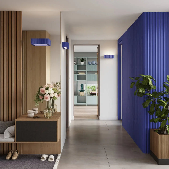 Applique murale rigata en céramique outremer avec panneau accent côtelé bleu pour fonctionnalité élégante