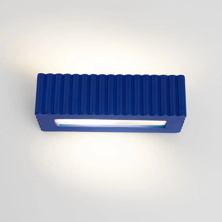 Applique murale rigata bleue en céramique avec design moderne et fonctionnalité élégante pour lampe cheminée rigata