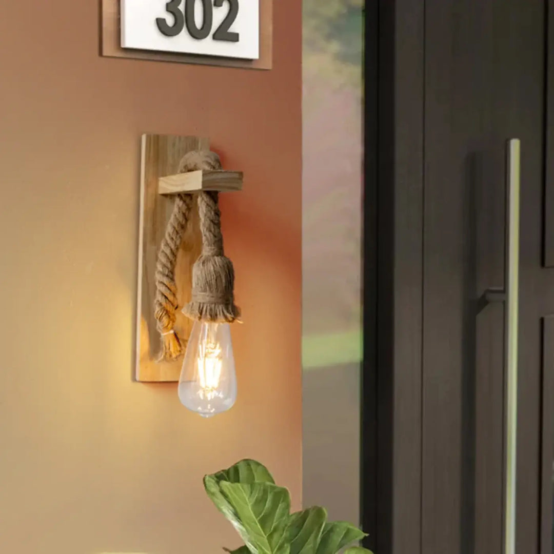 Applique Murale En Bois Avec Une Corde De Marin Au Style Naturel