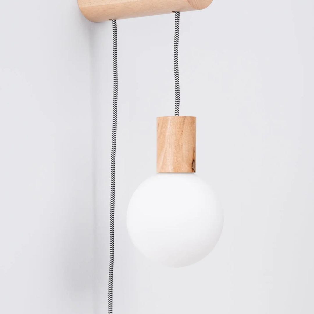 Applique murale nibmi g9 avec interrupteur design minimaliste en verre sphérique blanc mat et accents bois naturel