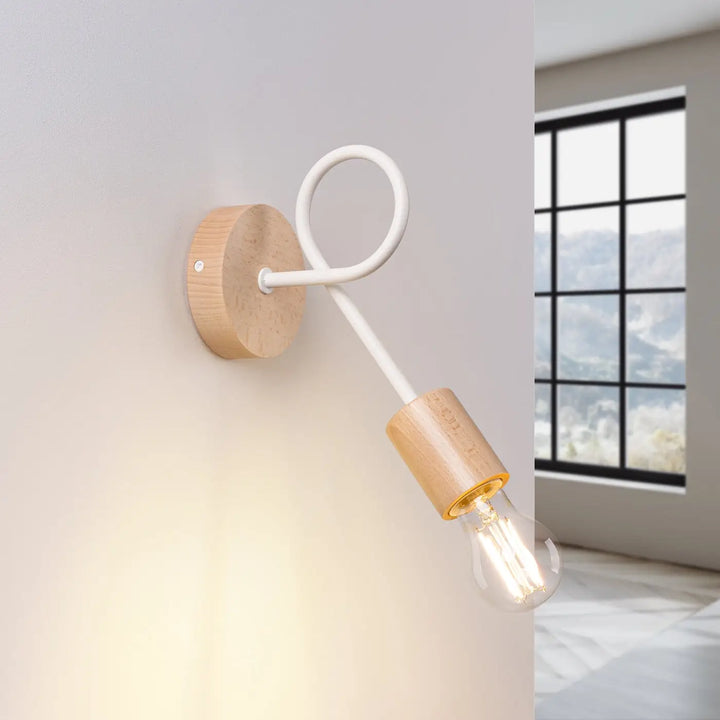 Applique murale lampe ember blanc avec base en bois naturel et bras en métal blanc design moderne en matériaux naturels