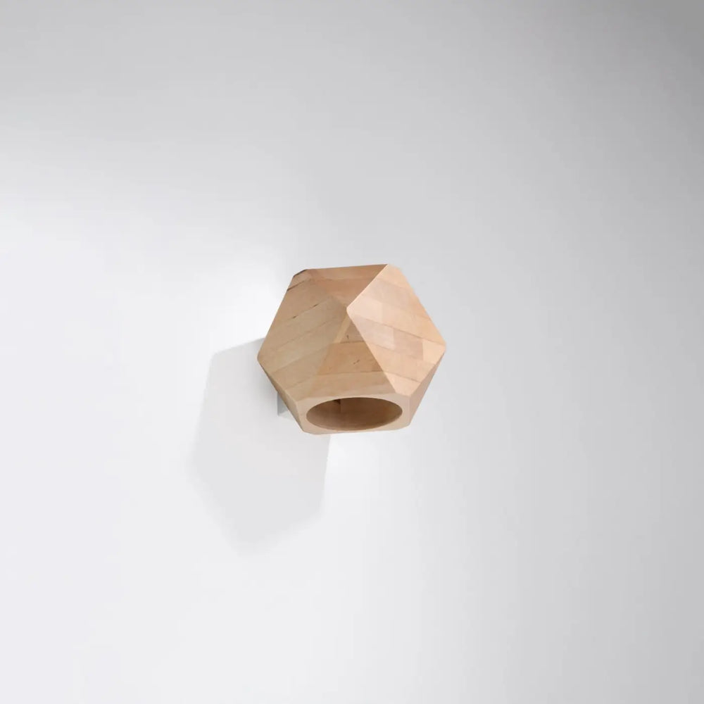 Applique murale lampe woody en bois naturel avec design hexagonal facetté style loft qui s’intégrera parfaitement