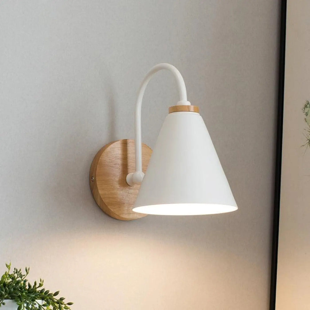 Applique Murale Bois Scandinave À Forme Conique Inversée