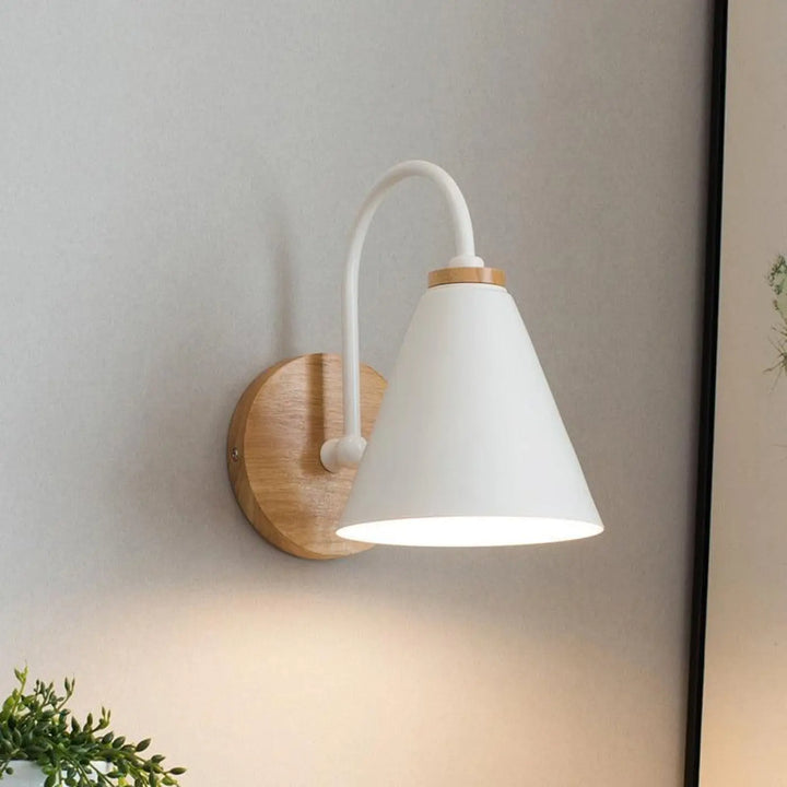 Applique Murale Bois Scandinave À Forme Conique Inversée