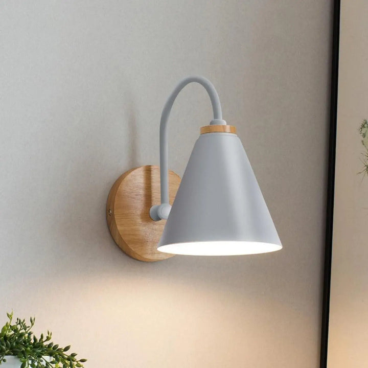 Applique Murale Bois Scandinave À Forme Conique Inversée