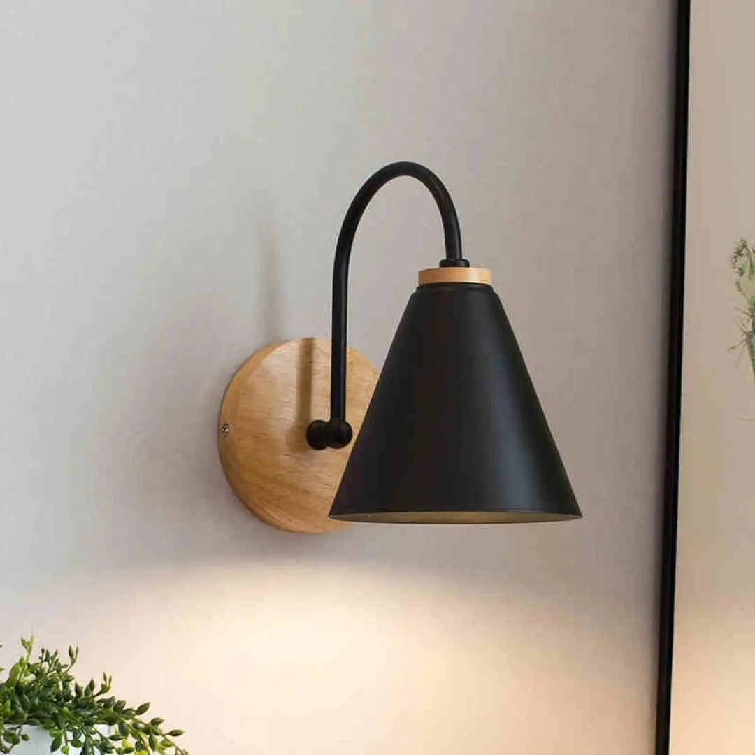 Applique Murale Bois Scandinave À Forme Conique Inversée
