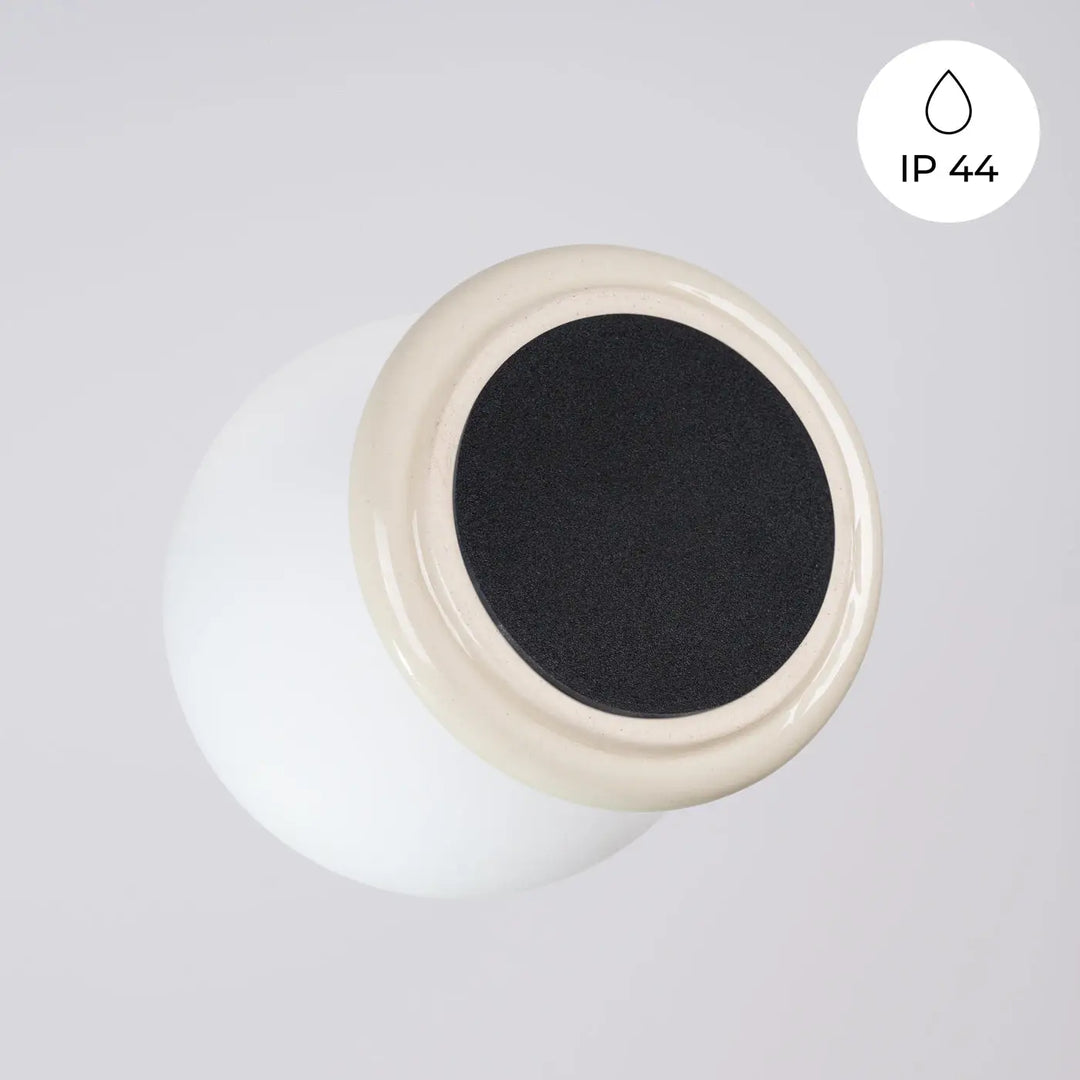 Jarre en céramique beige avec joint intérieur en caoutchouc noir pour une belle décoration lampe zori aux qualités esthétiques