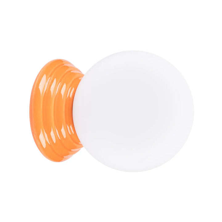 Applique murale zori en céramique orange et blanche avec finition brillante offrant une belle décoration aux qualités esthétiques