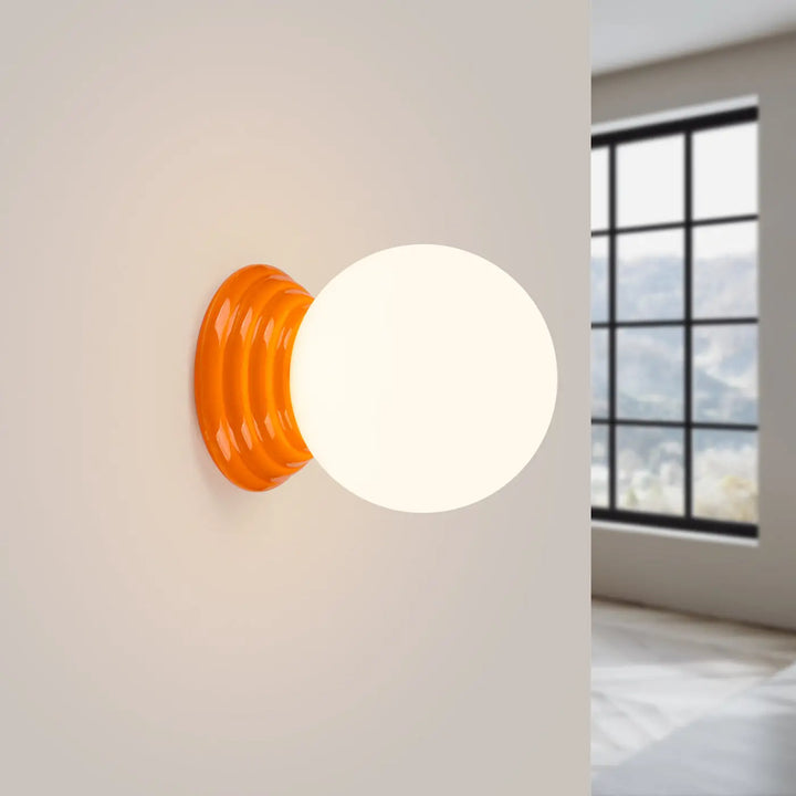 Applique murale lampe zori orange en verre côtelé avec abat-jour sphérique blanc pour une belle décoration et qualités esthétiques