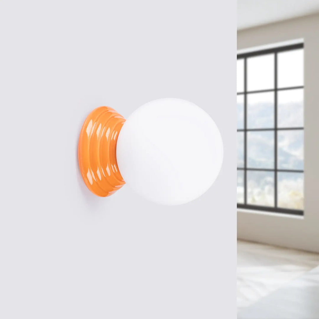 Lampe zori applique murale orange en verre cannelé avec abat-jour sphérique blanc pour une belle décoration aux qualités esthétiques