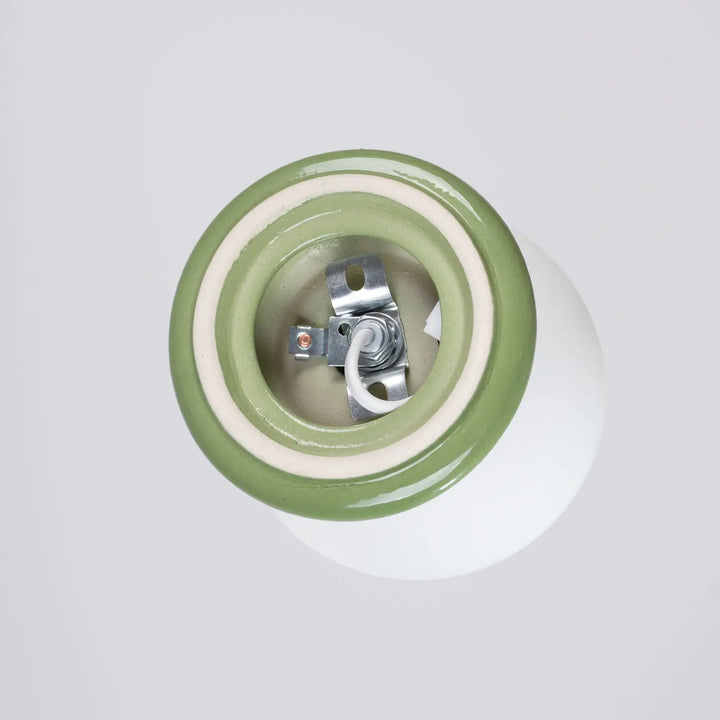 Applique murale lampe zori en céramique vert olive mat avec intérieur blanc et câblage apparent pour une belle décoration aux qualités esthétiques