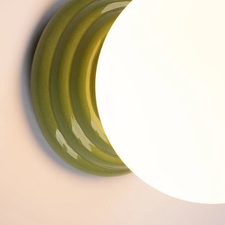 Applique murale olive verte en céramique avec design concentrique et lampe zori à lampe zori aux qualités esthétiques remarquables pour une belle décoration