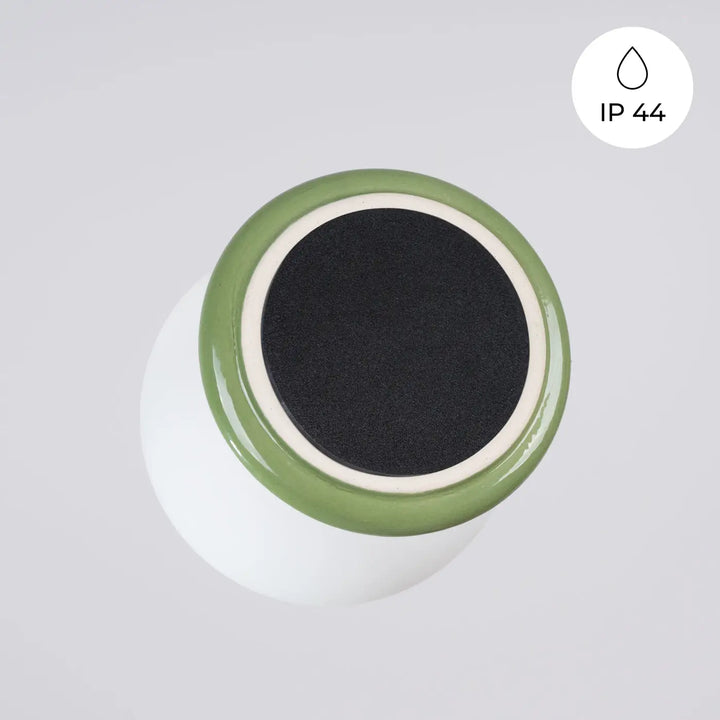 Applique murale zori en céramique vert olive glossy avec bord blanc et intérieur noir pour une belle décoration et qualités esthétiques