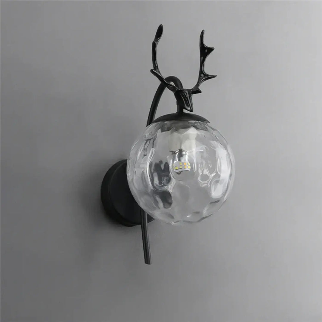Applique murale boule en verre orné de cornes de cerf