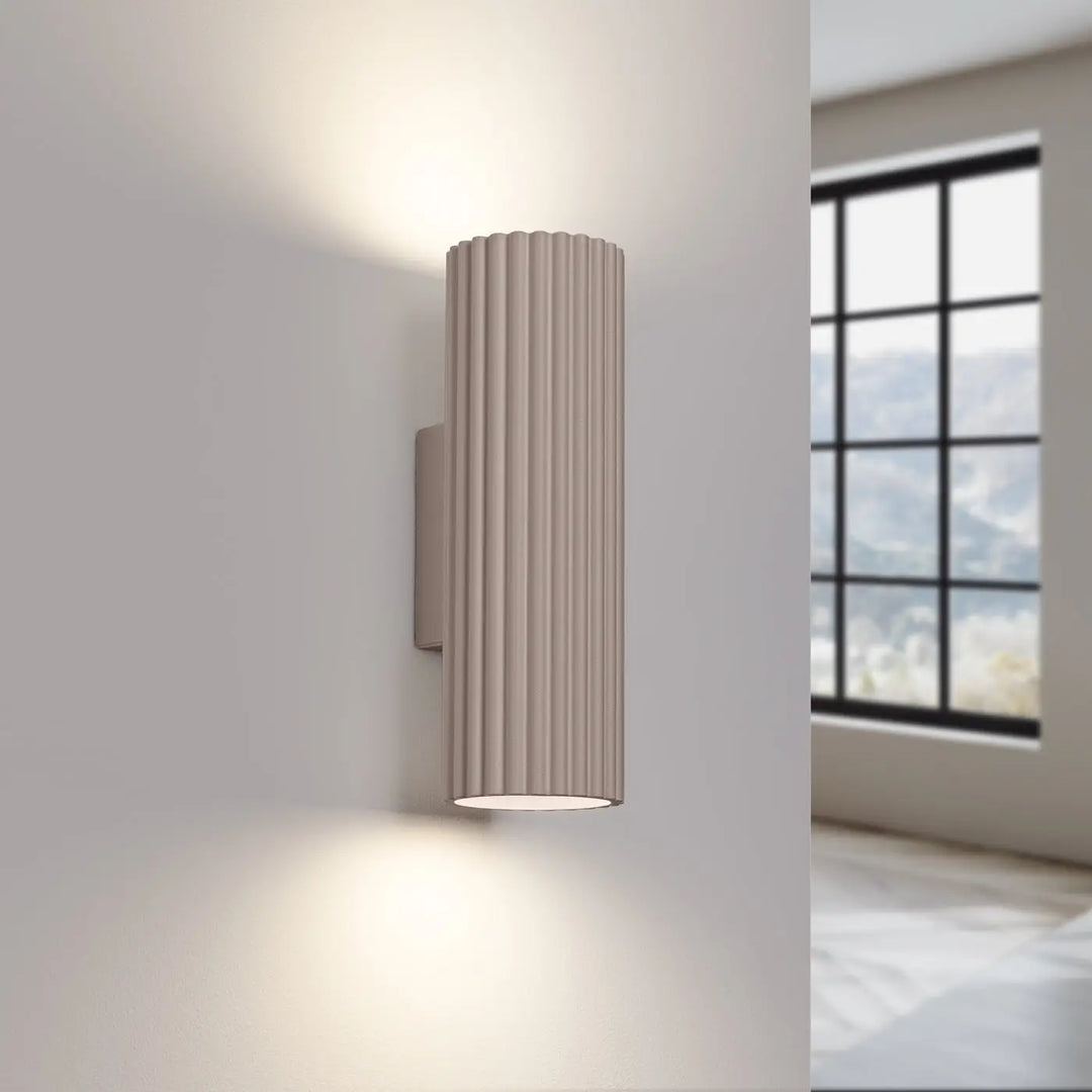 Applique murale karbon 20 taupe beige en design minimaliste avec ampoules gu10 interchangeables et plafonnier karbon allie