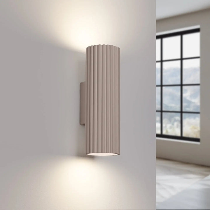 Applique murale karbon 20 taupe beige en design minimaliste avec ampoules gu10 interchangeables et plafonnier karbon allie