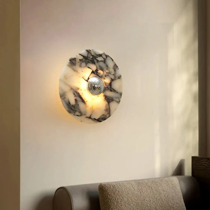 Applique murale chic et moderne en marbre avec détail laiton