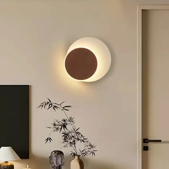 Applique murale circulaire LED avec rond en bois marron

