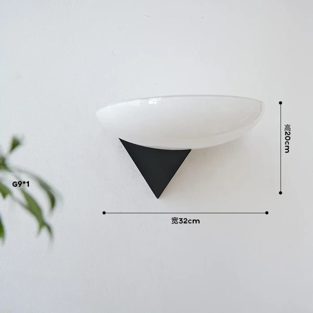 Applique murale contemporaine noir en forme de triangle design
