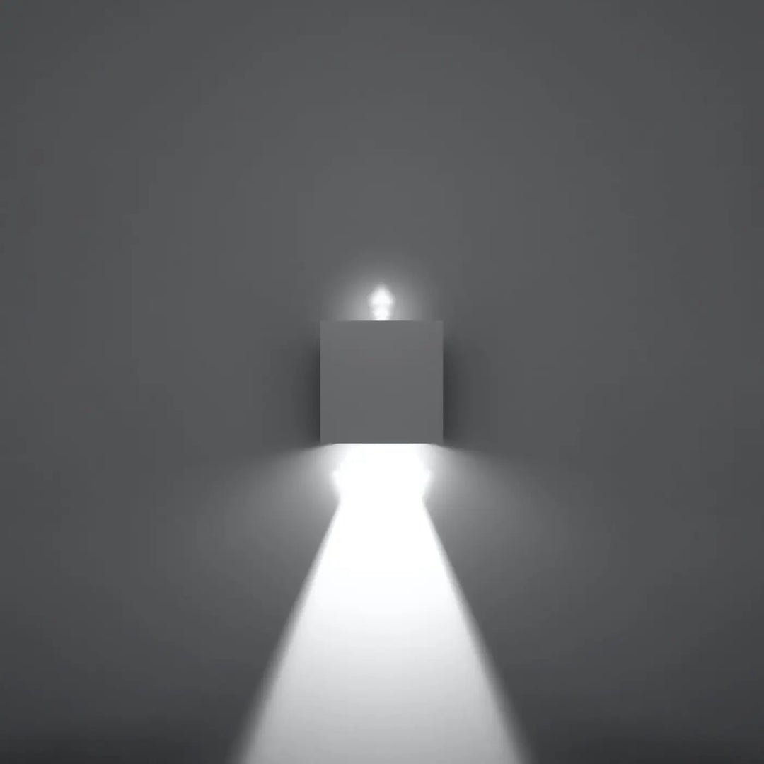 Applique luca carrée minimaliste blanche avec efficacité énergétique et lumière led brillante et focalisée