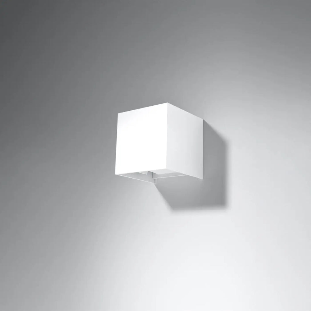 Applique luca led blanche cube avec design minimaliste et efficacité énergétique ip54 pour mur intérieur ou extérieur