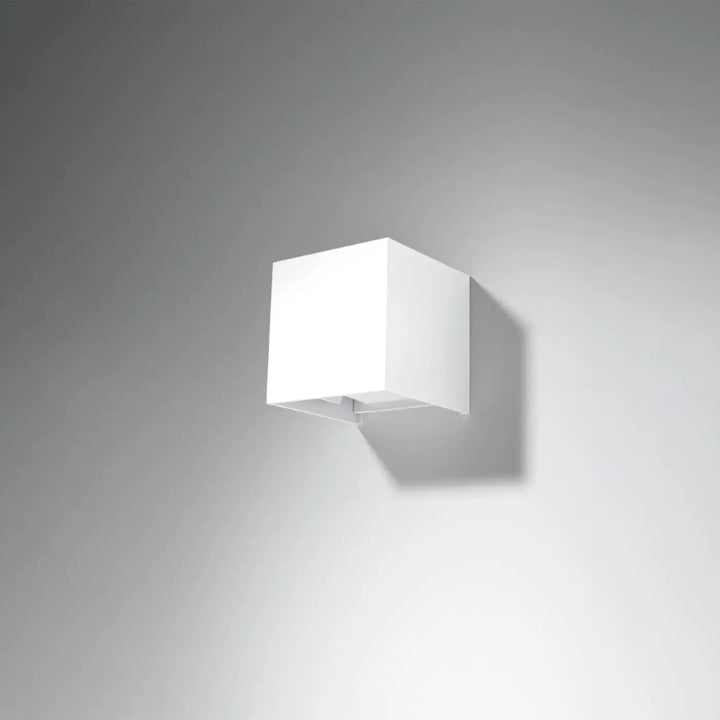 Applique luca led blanche cube avec design minimaliste et efficacité énergétique ip54 pour mur intérieur ou extérieur