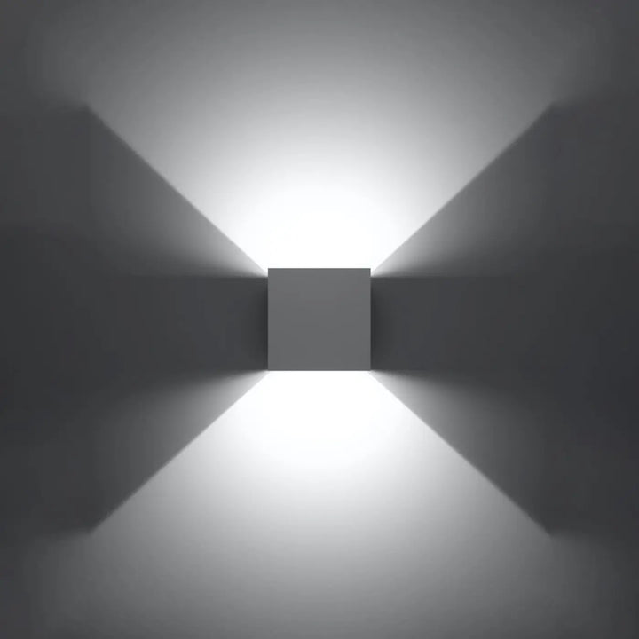 Applique luca led carrée blanche avec surface mate moderne offrant une efficacité énergétique optimale ip54