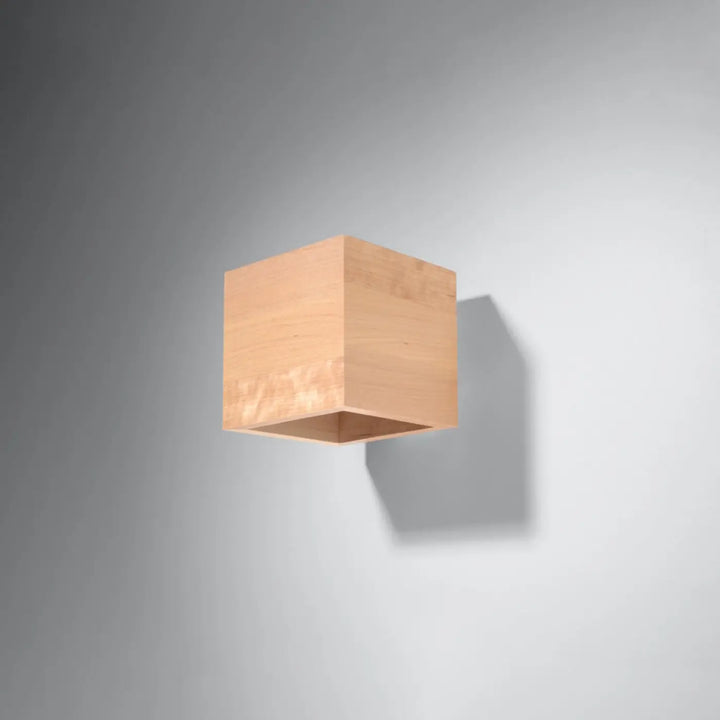 Applique murale bois naturel en cube minimaliste clair pour une ambiance chaleureuse, montée individuellement