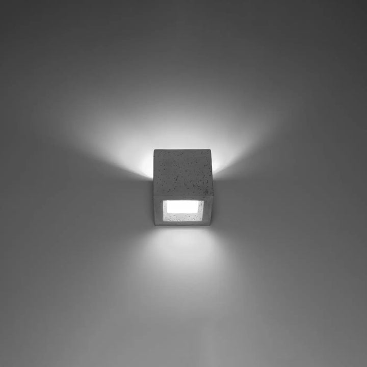 Applique murale leo en béton moderne avec panneau lumineux rectangulaire encastré pour une atmosphère harmonieuse