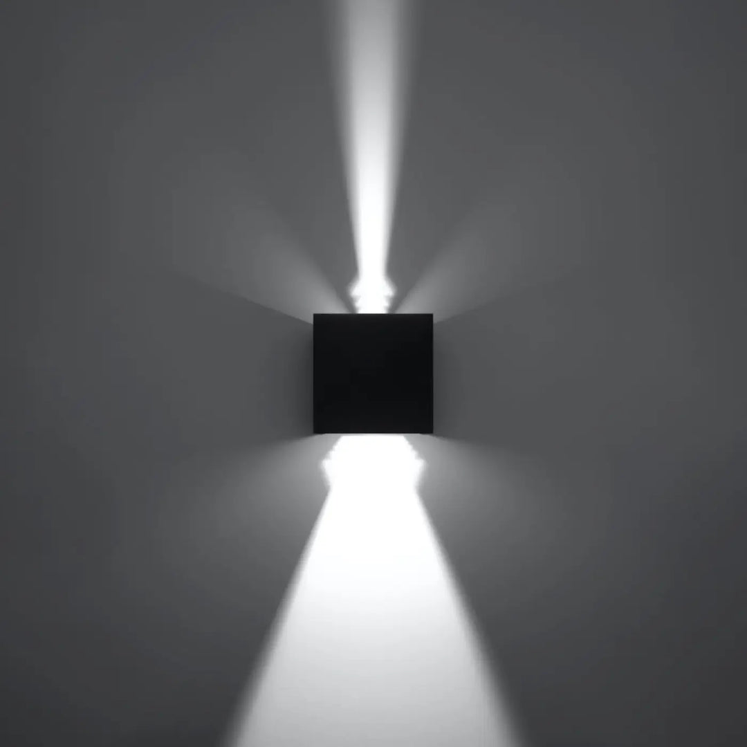 Applique murale led ip54 luca noir avec effet lumineux focalisé en faisceau par murale carrée luca