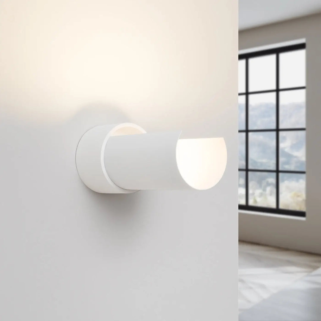 Applique murale flash blanc avec diffuseur en verre dépoli design moderne offrant lumière à volonté et feuille rotative