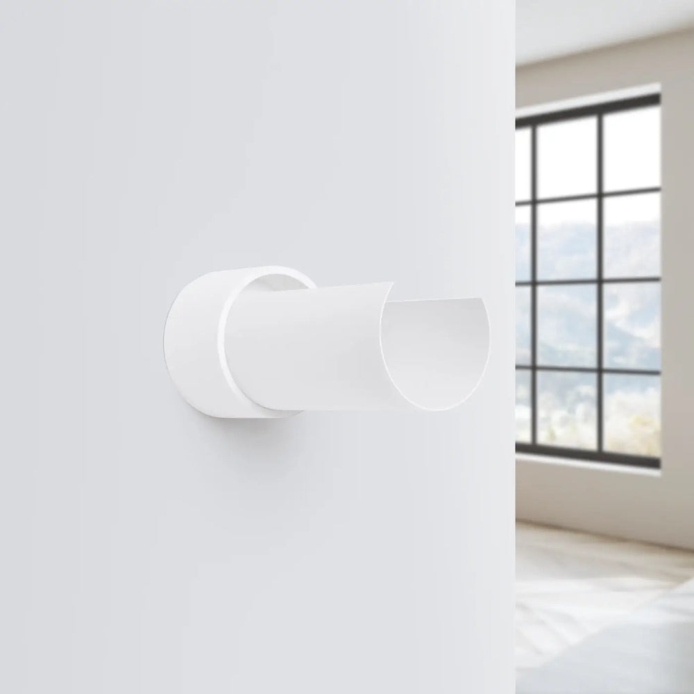 Applique murale flash blanc en design moderne avec feuille rotative pour une lumière à volonté et connecteur cylindrique blanc