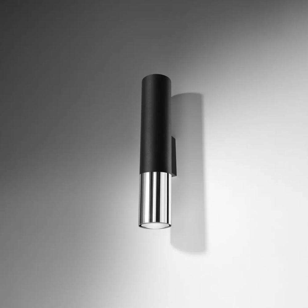 Applique murale loopez noir chrome en chrome et noir cylindrique avec un design moderne et épuré